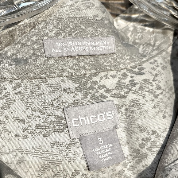 Chico’s Cotton blend No Iron shirt- Size 16 (3) gray & white snake skin pattern - Picture 2 of 2